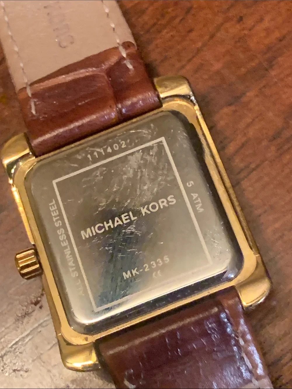 Absolutely stunning Michael Kors watch with Krystals and leather belt. Must !